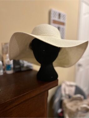 Wide-Brim Straw Sun Hat - Cream